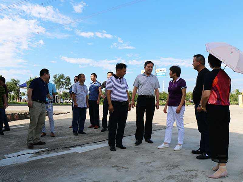 市領(lǐng)導來?？疾? title=